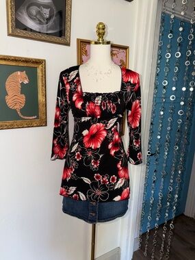 Vintage Y2K Floral Square-Neck Women's Top in Black and Red